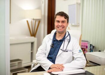 O que é espondilite anquilosante?